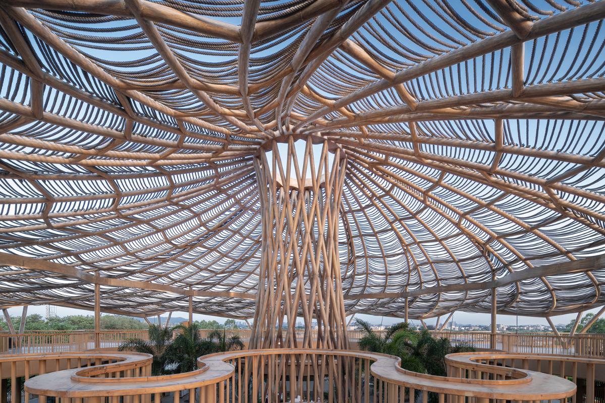 麻繩材料形成光影交織的灰空間_胡康榆.jpg 麻繩材料形成光影交織的灰空間_胡康榆.jpg