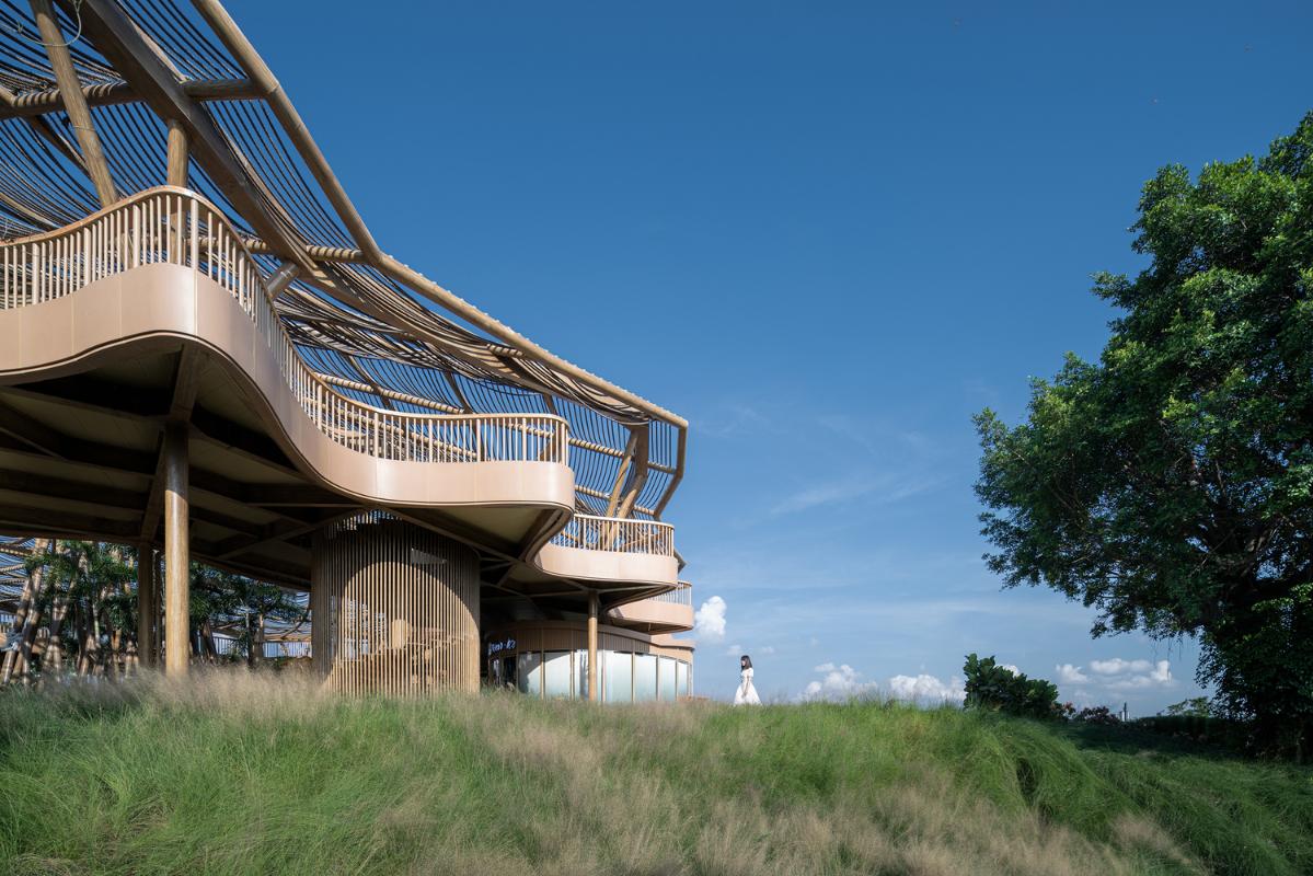 建筑環抱在草叢中_胡康榆.jpg 建筑環抱在草叢中_胡康榆.jpg