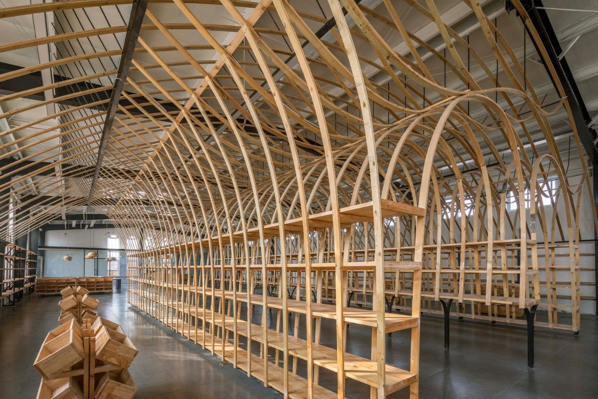 南側貨架區.jpg 南側貨架區.jpg